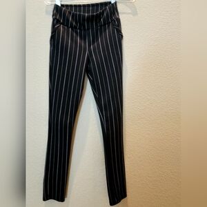 Comfy & Cute! SHOSHO Pinstripe Leggings with Pockets (Size S) - Your New Go-To!